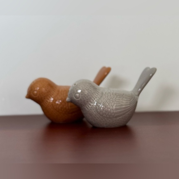 Hallmark Decorative Ceramic Bird Salt And Pepper Shakers- Gray and Brown - Picture 2 of 11